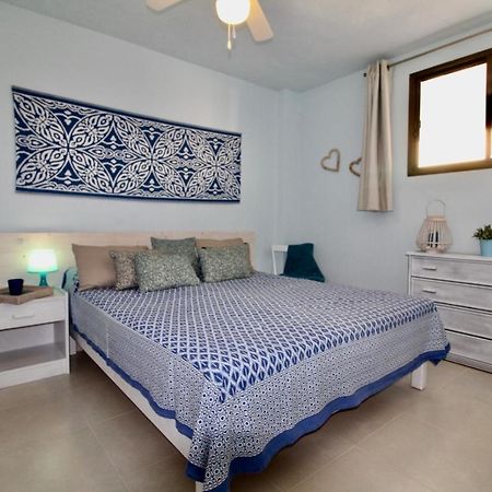 Agradable Apartamento Con Terraza En Formentera Es Pujols Luaran gambar