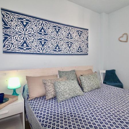 Agradable Apartamento Con Terraza En Formentera Es Pujols Luaran gambar