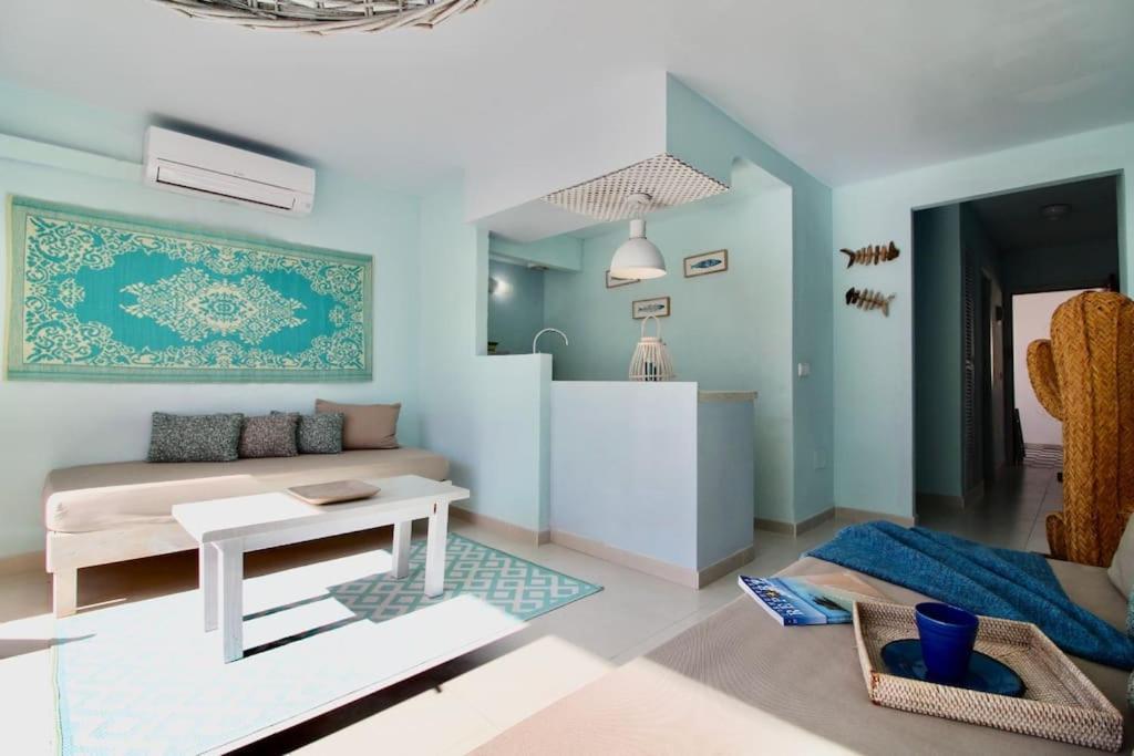 Agradable Apartamento Con Terraza En Formentera Es Pujols Luaran gambar