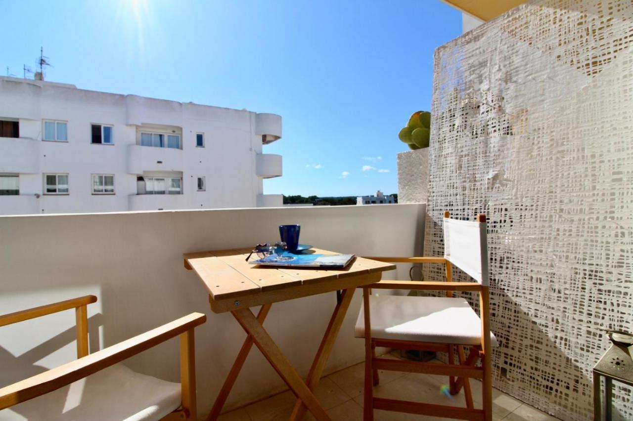 Agradable Apartamento Con Terraza En Formentera Es Pujols Luaran gambar