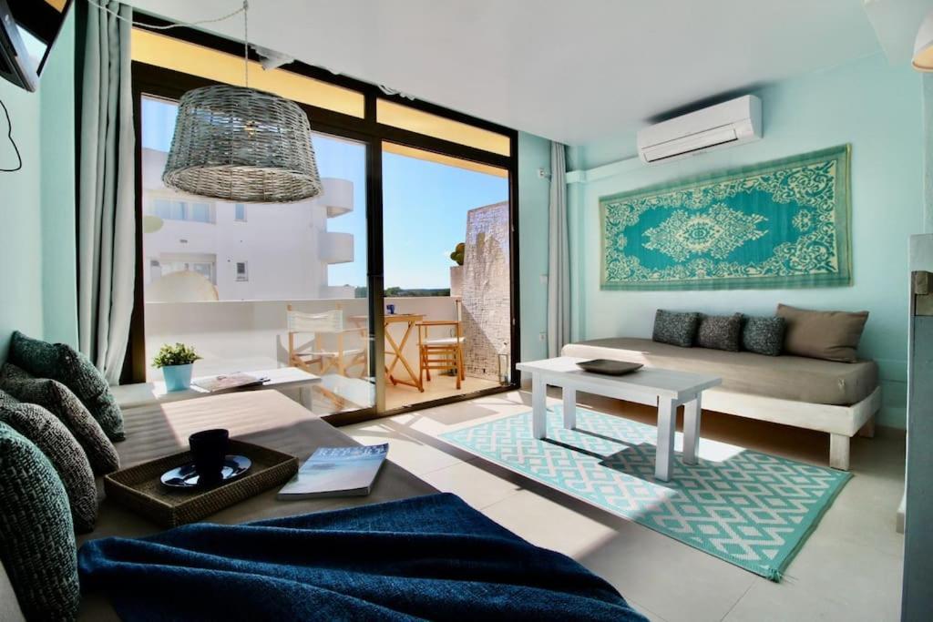 Agradable Apartamento Con Terraza En Formentera Es Pujols Luaran gambar