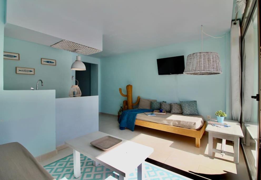 Agradable Apartamento Con Terraza En Formentera Es Pujols Luaran gambar
