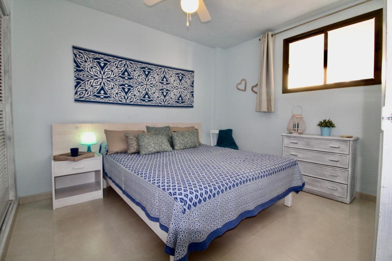 Agradable Apartamento Con Terraza En Formentera Es Pujols Luaran gambar